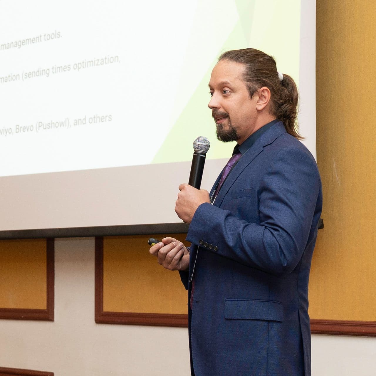 Stefan delivering a keynote at Shopify Meetup Central Eastern Europe in Bucharest.
